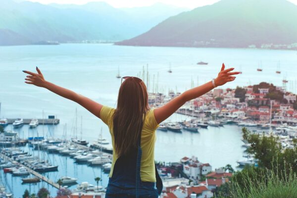 How travelling educates people